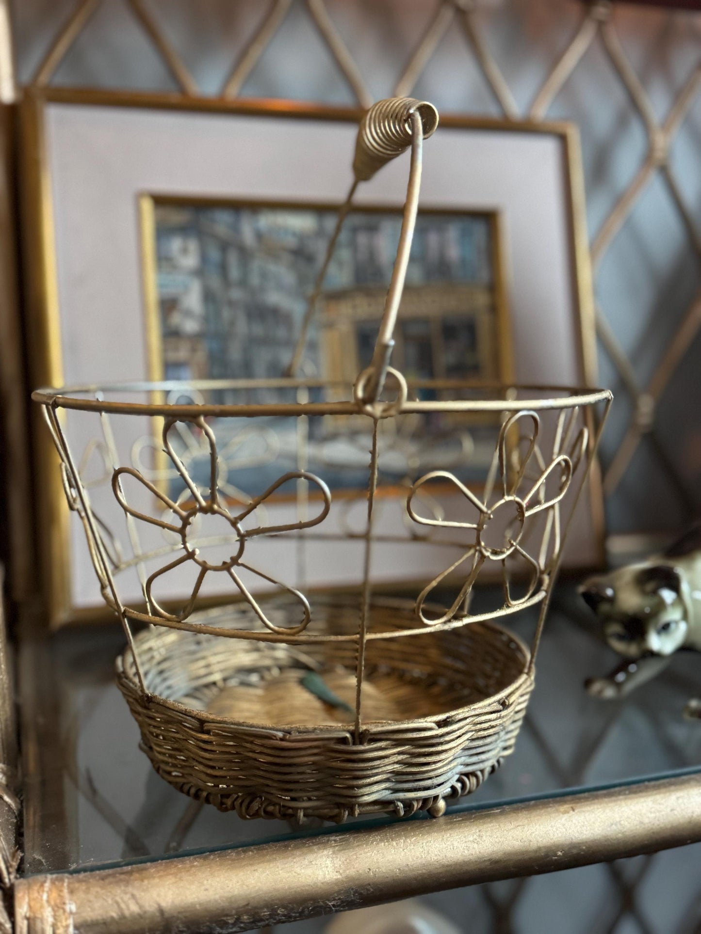 Vintage Wire Basket with Unique Daisies Design, Decorative Wire Farmhouse Décor, Country Home, Farmhouse Chic Boho Home Decor