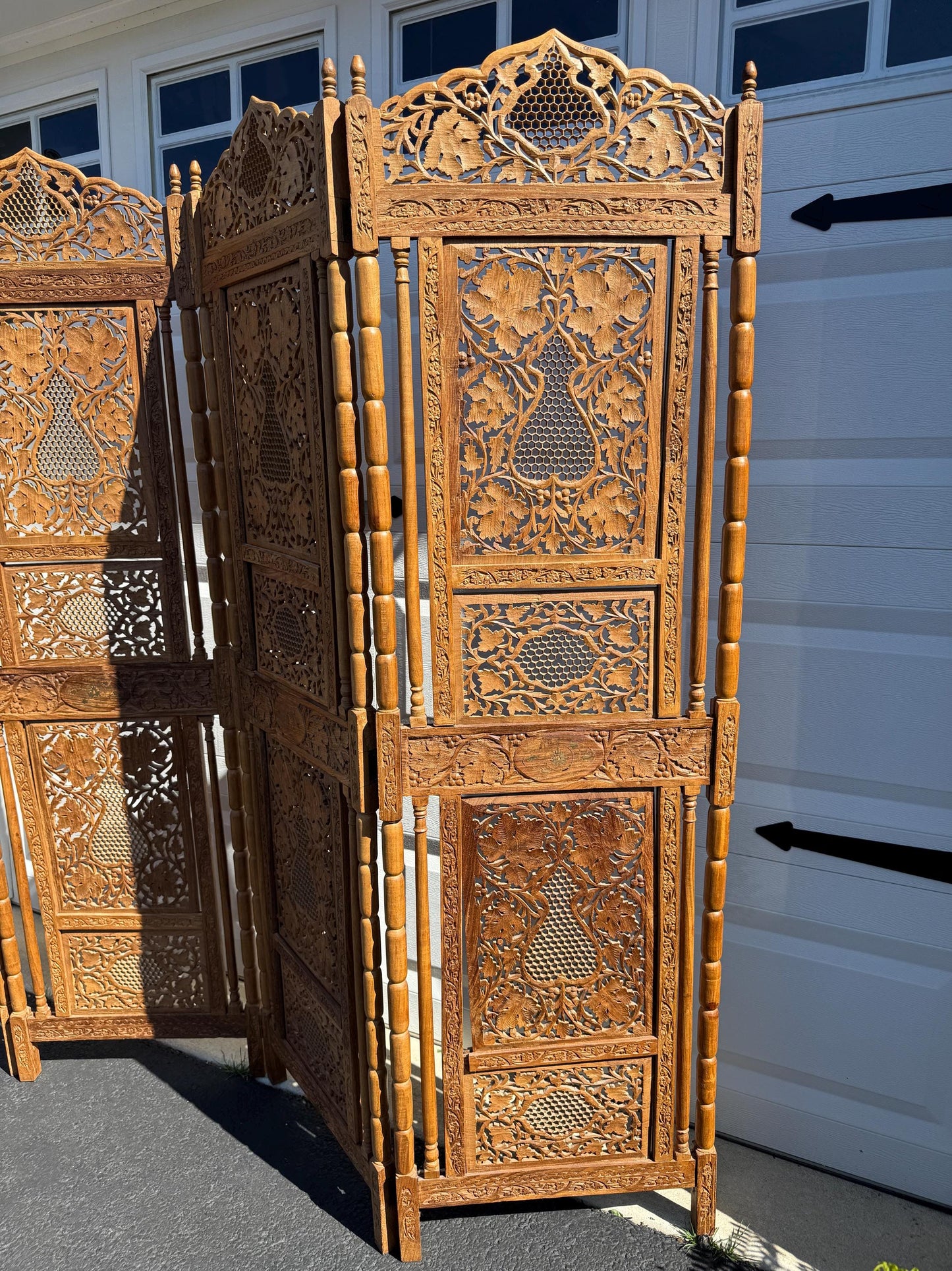 Anglo Indian Teak Hand Carved Pierced Wood Ornate Screen Room 4 Panel Divider Gold inlay 6ft, Early 20th Century Style Pierced Anglo Indian