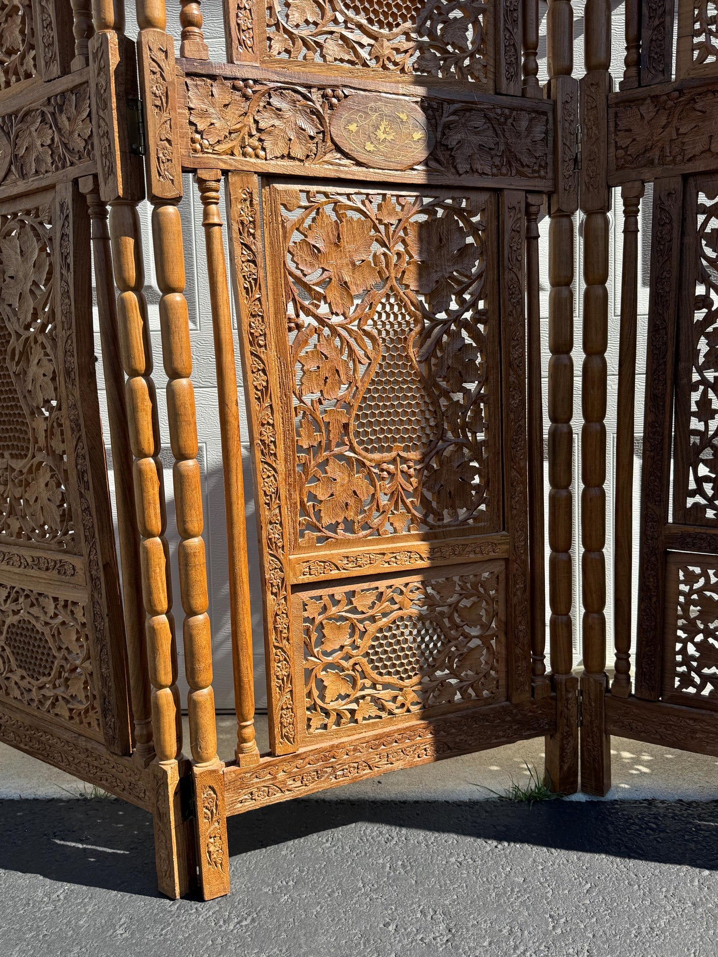 Anglo Indian Teak Hand Carved Pierced Wood Ornate Screen Room 4 Panel Divider Gold inlay 6ft, Early 20th Century Style Pierced Anglo Indian
