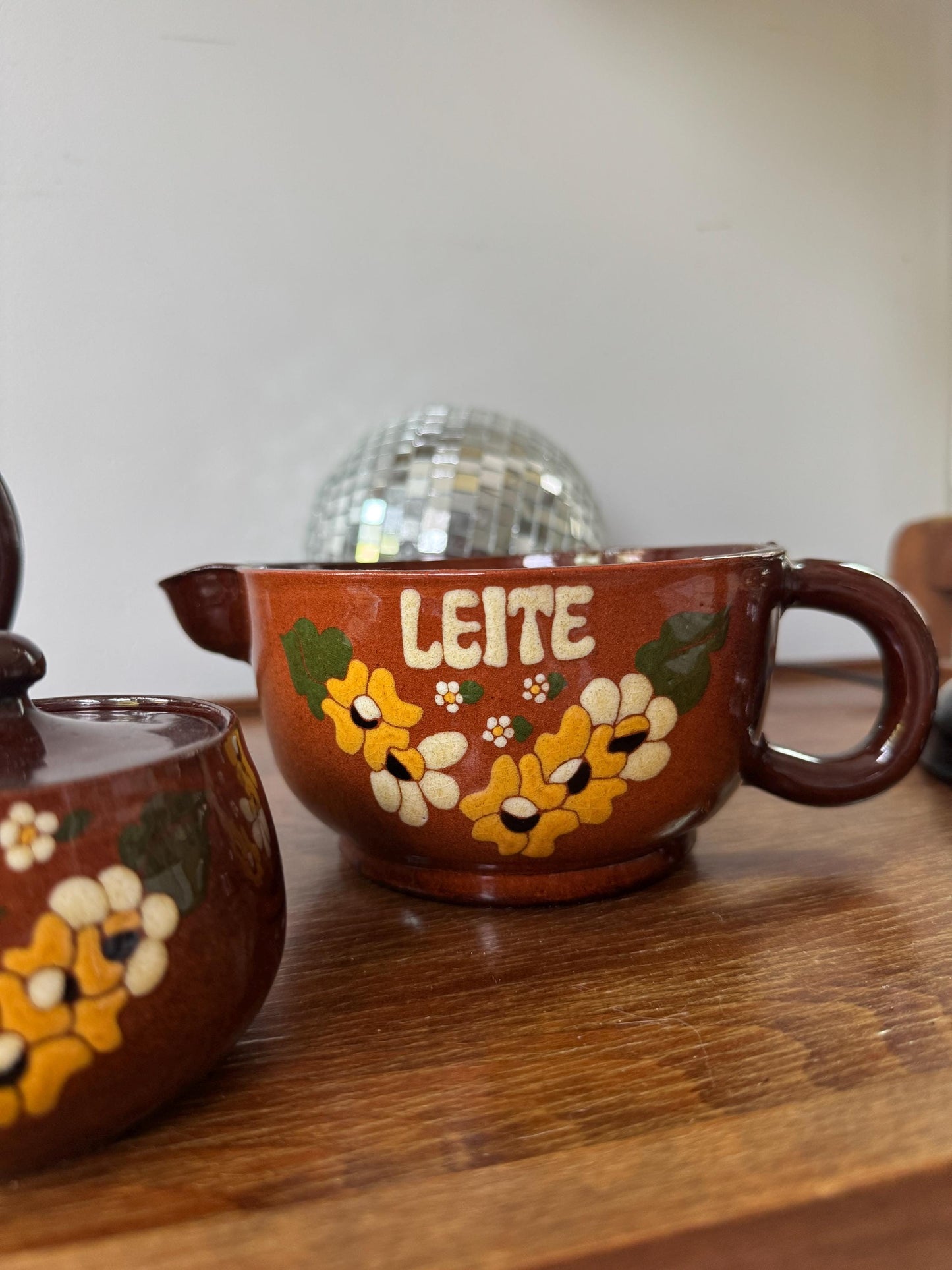 Vintage Hand Painted Ceramic Teapot Set Creamer Sugar Bowl, Coffee Milk, Cafe Liete Bowl, 70s Boho Kitchen Hippie Diasy Ceramic Pottery
