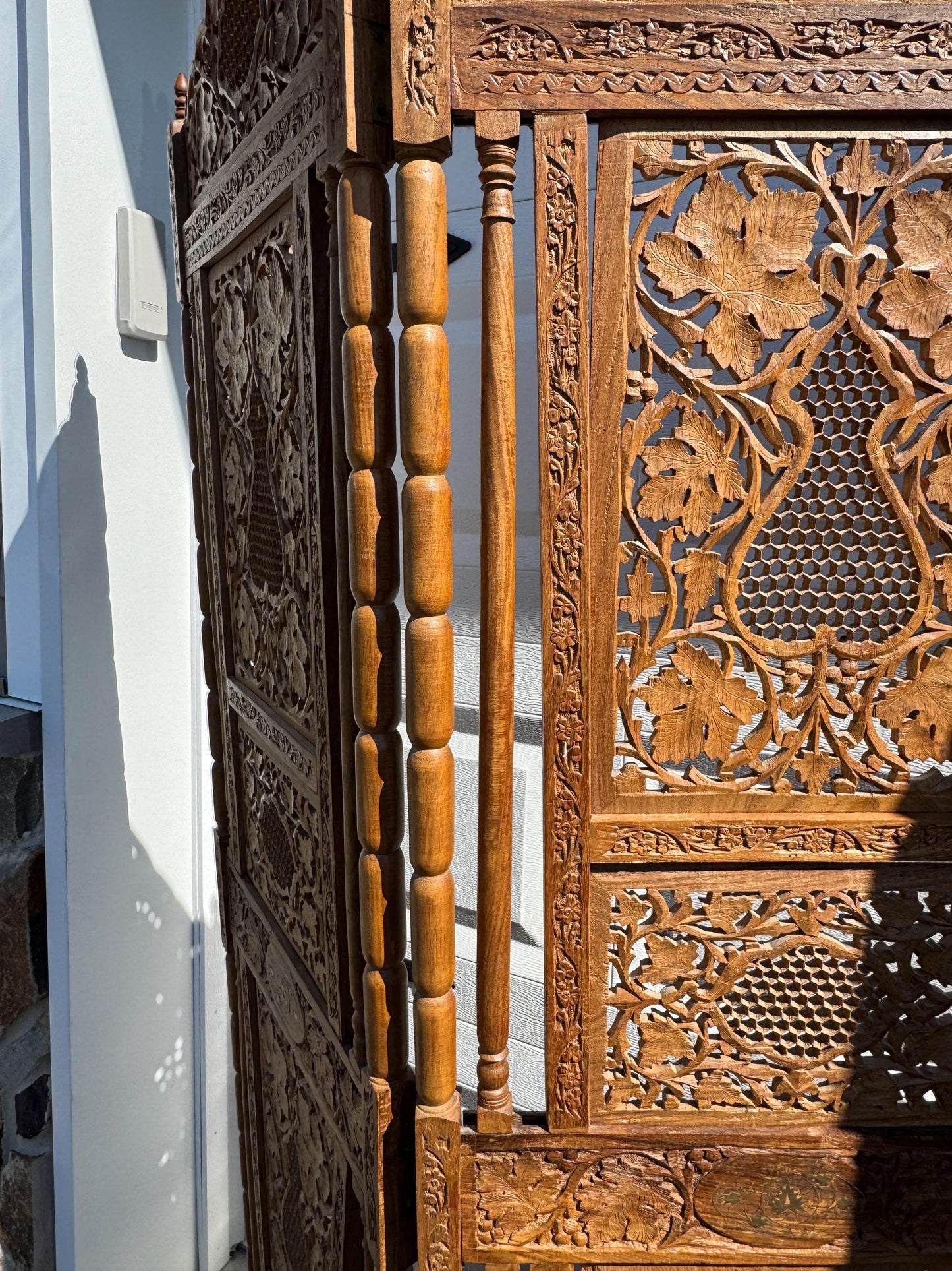 Anglo Indian Teak Hand Carved Pierced Wood Ornate Screen Room 4 Panel Divider Gold inlay 6ft, Early 20th Century Style Pierced Anglo Indian