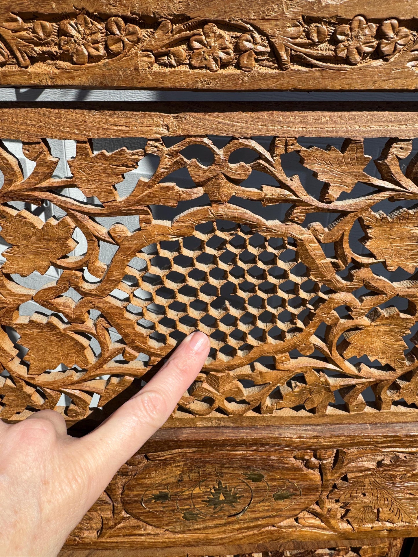 Anglo Indian Teak Hand Carved Pierced Wood Ornate Screen Room 4 Panel Divider Gold inlay 6ft, Early 20th Century Style Pierced Anglo Indian