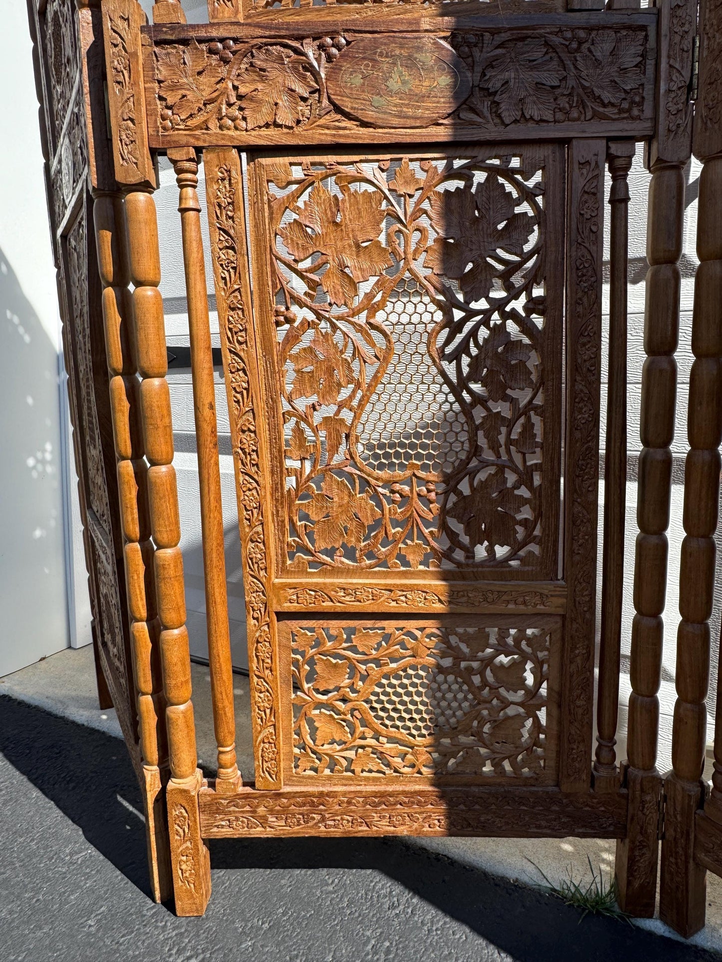 Anglo Indian Teak Hand Carved Pierced Wood Ornate Screen Room 4 Panel Divider Gold inlay 6ft, Early 20th Century Style Pierced Anglo Indian