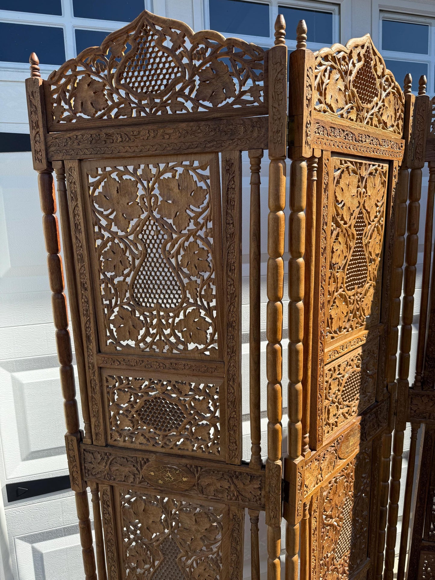Anglo Indian Teak Hand Carved Pierced Wood Ornate Screen Room 4 Panel Divider Gold inlay 6ft, Early 20th Century Style Pierced Anglo Indian