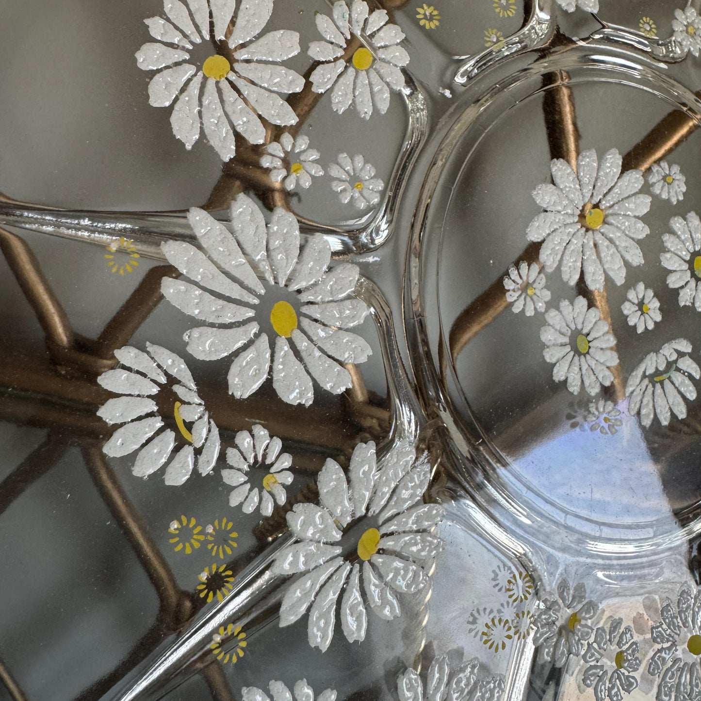60s Round Platter Tray Painted White Daisies, Daisy Serving Dish Plate, Vintage 1960s MCM George Briard Serving Platter for Appetizers 12"