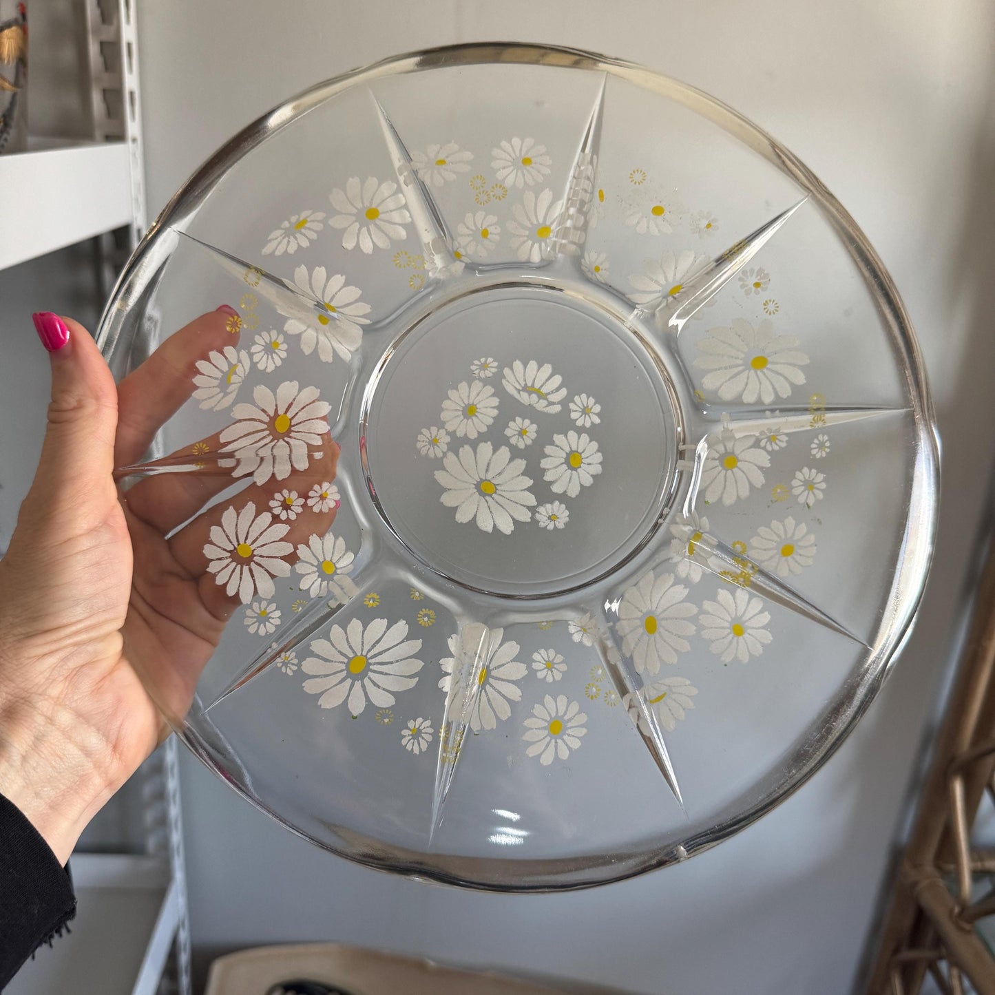60s Round Platter Tray Painted White Daisies, Daisy Serving Dish Plate, Vintage 1960s MCM George Briard Serving Platter for Appetizers 12"