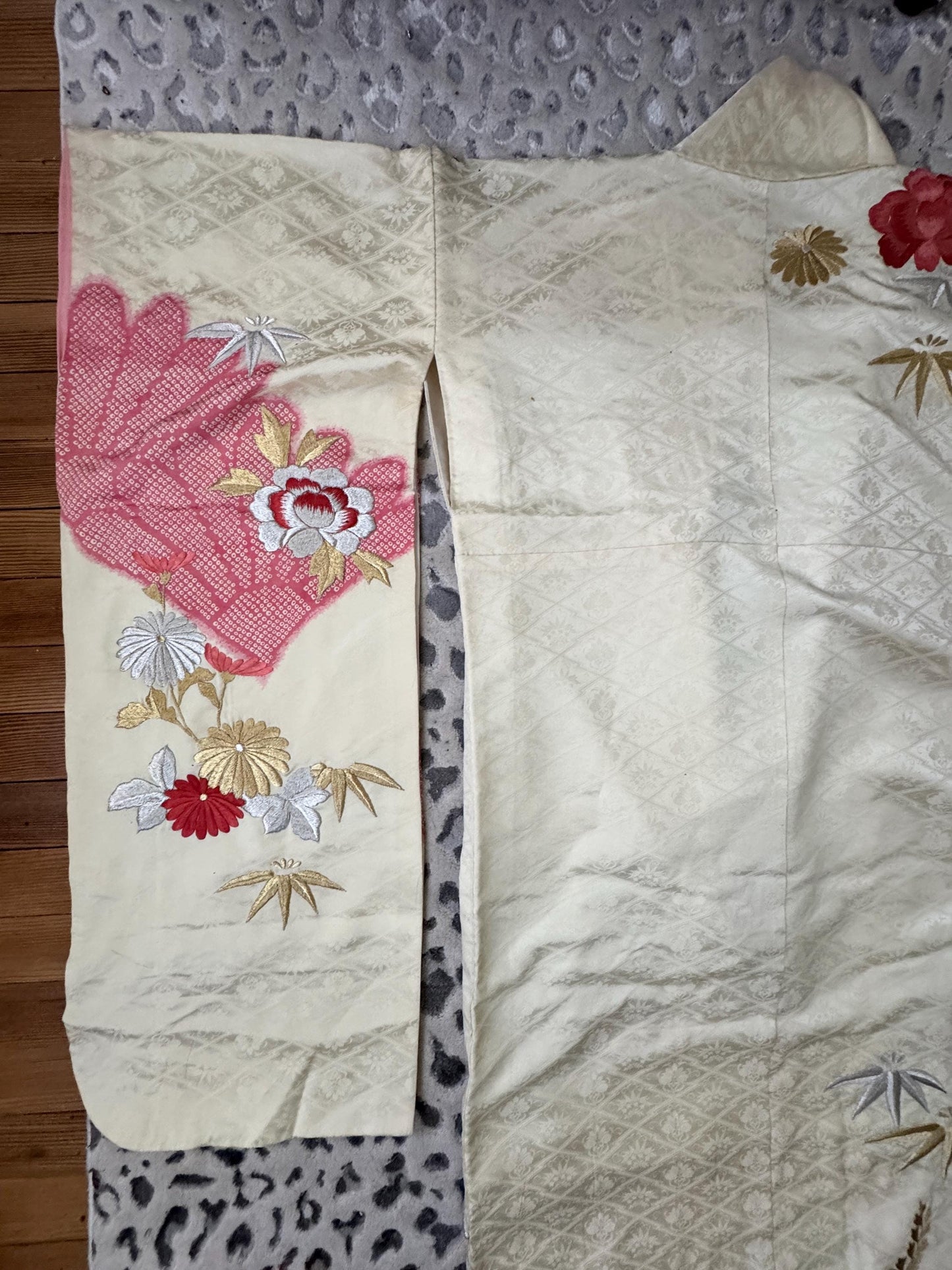 Vintage Kimono Silk Brocade Japanese Ceremonial Gown Embroidered Roses 1960s Collectable White Silk Wedding Kimono Metallic Thread Roses